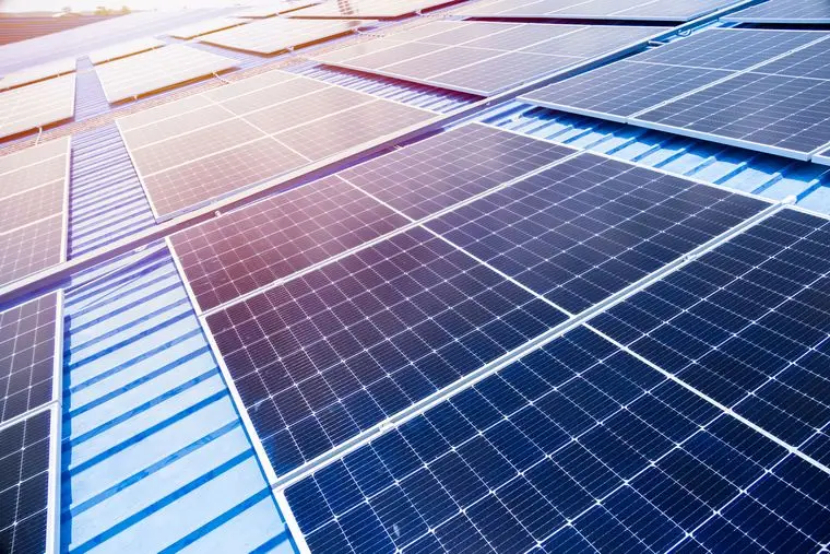 太陽光発電（産業用）のコスト相場は？内訳や費用対効果を解説
